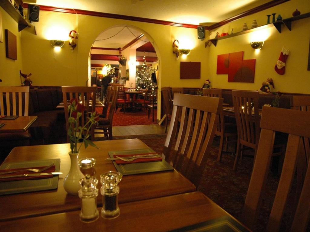 Thorverton Arms Exterior photo
